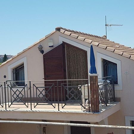 Vila Mansarda Camelie Via Dei Normanni, 45 Campofelice Di Roccella Exteriér fotografie
