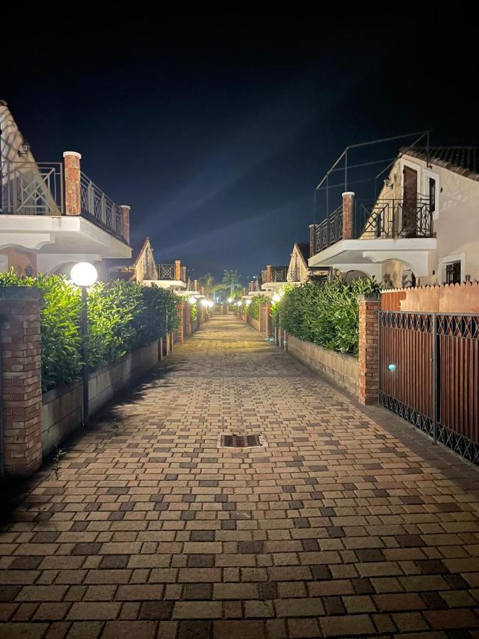 Vila Mansarda Camelie Via Dei Normanni, 45 Campofelice Di Roccella Exteriér fotografie