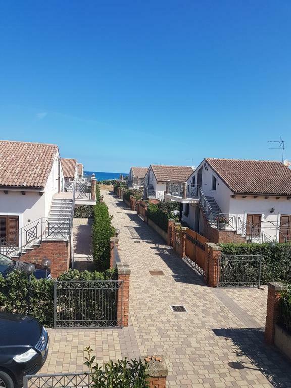Vila Mansarda Camelie Via Dei Normanni, 45 Campofelice Di Roccella Exteriér fotografie