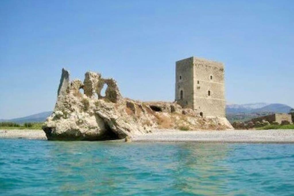 Vila Mansarda Camelie Via Dei Normanni, 45 Campofelice Di Roccella Exteriér fotografie