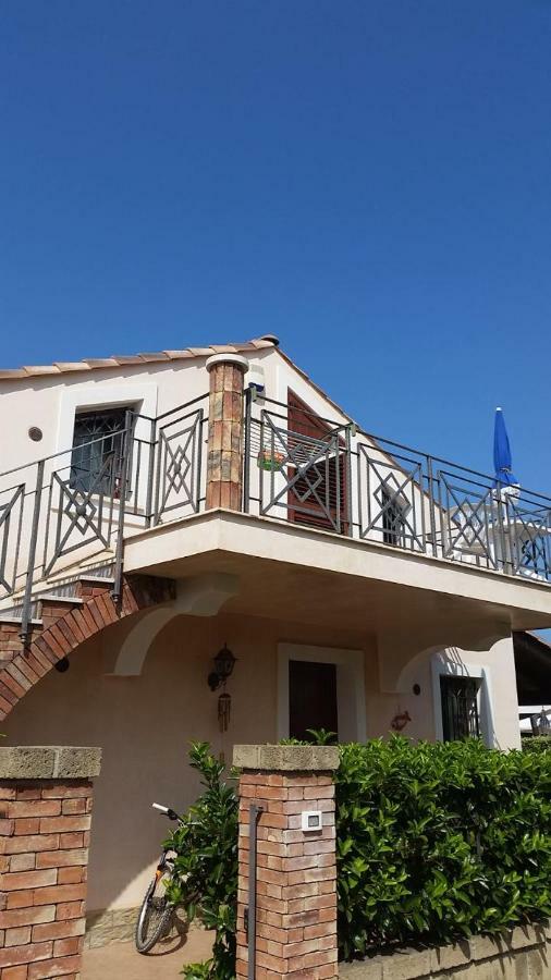 Vila Mansarda Camelie Via Dei Normanni, 45 Campofelice Di Roccella Exteriér fotografie